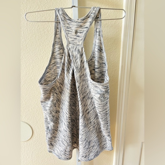 Lululemon Essential Tank in Tiger Space Dye Black White - Size 6 - Picture 7 of 9